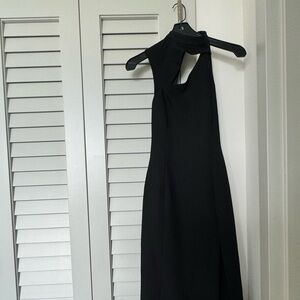 Cut Out Crepe black dress from Zara. Front slim. Back zip and button closure.